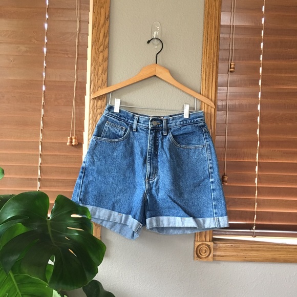 Vintage GUESS High Waisted Shorts - Picture 2 of 5